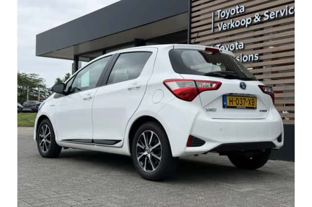 Toyota Yaris (2018) thumbnail 3