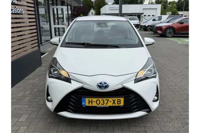 Toyota Yaris (2018) thumbnail 5