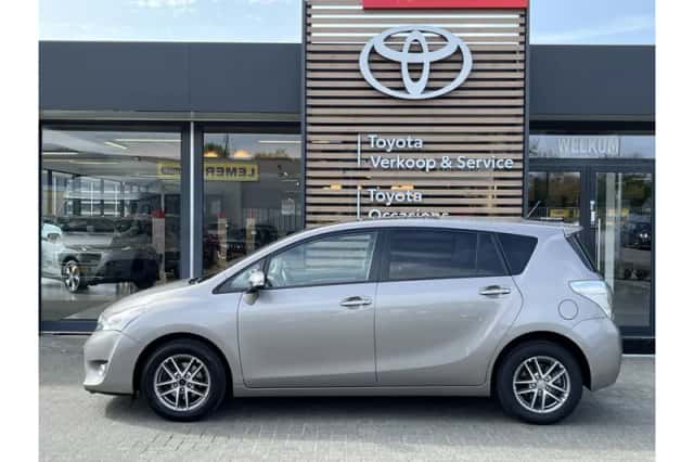 Toyota Verso (2016) thumbnail 2