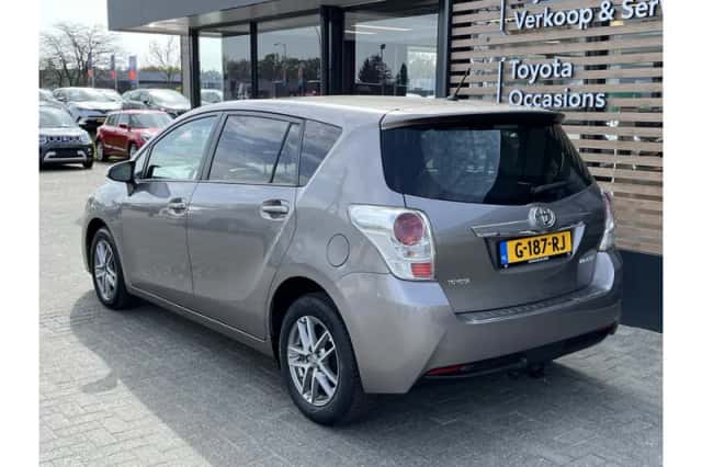 Toyota Verso (2016) thumbnail 3