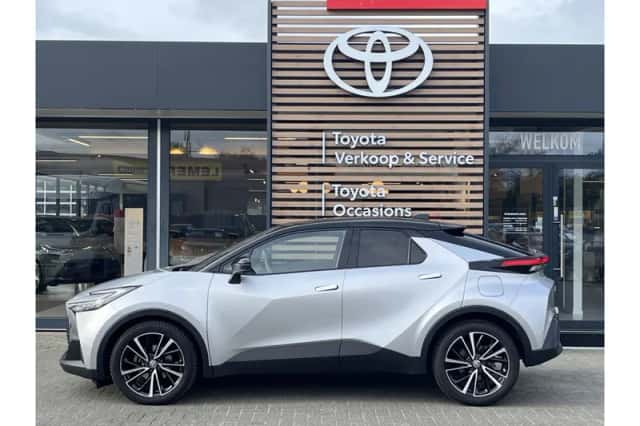 Toyota C-HR (2024) thumbnail 2