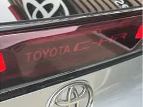 Toyota C-HR (2024) thumbnail 11
