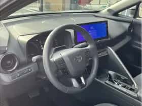 Toyota C-HR (2024) thumbnail 13