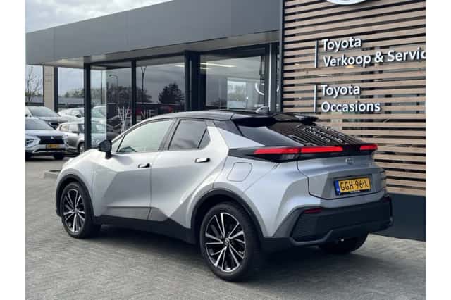 Toyota C-HR (2024) thumbnail 3