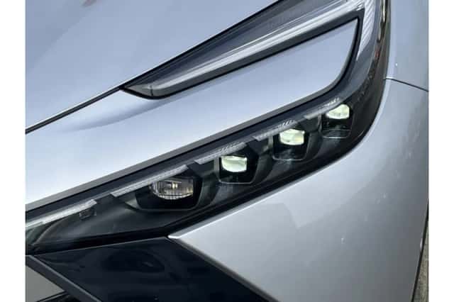Toyota C-HR (2024) thumbnail 5