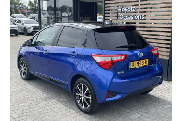 Toyota Yaris (2020) thumbnail 3