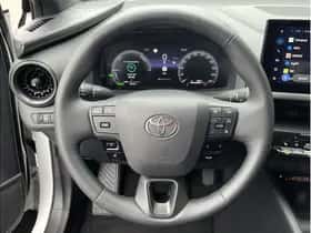 Toyota C-HR (2024) thumbnail 17