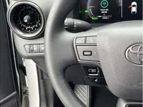 Toyota C-HR (2024) thumbnail 18