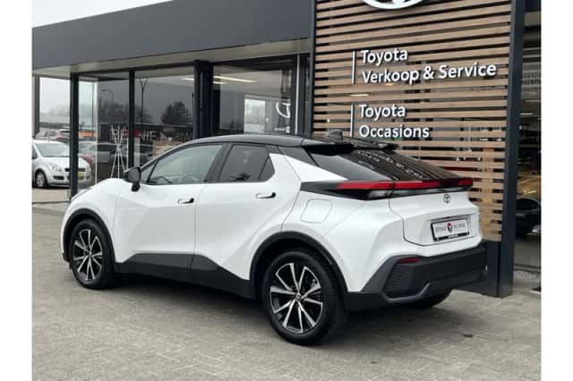 Toyota C-HR (2024) thumbnail 3