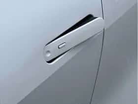 Toyota C-HR (2024) thumbnail 8