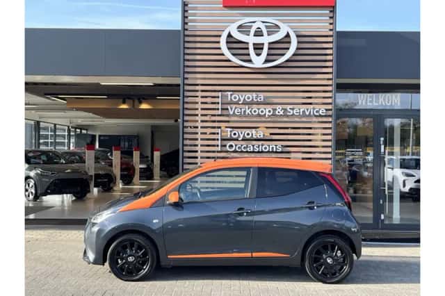 Toyota Aygo (2021) thumbnail 2