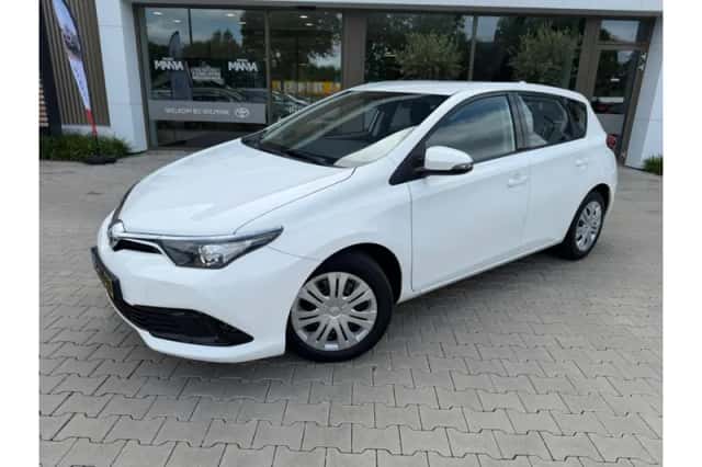Toyota Auris (2016) thumbnail 1