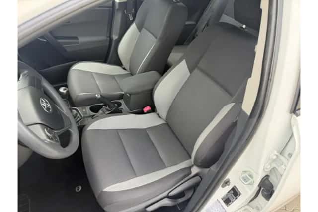 Toyota Auris (2016) thumbnail 4