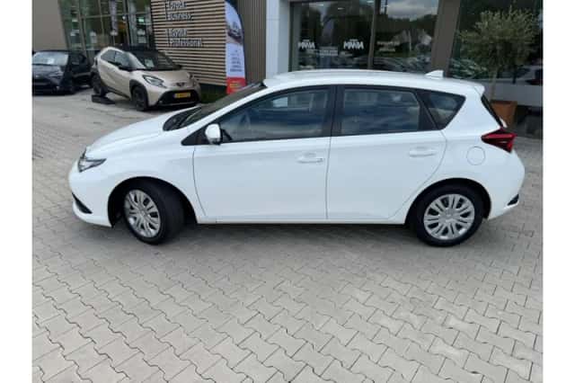 Toyota Auris (2016) thumbnail 5