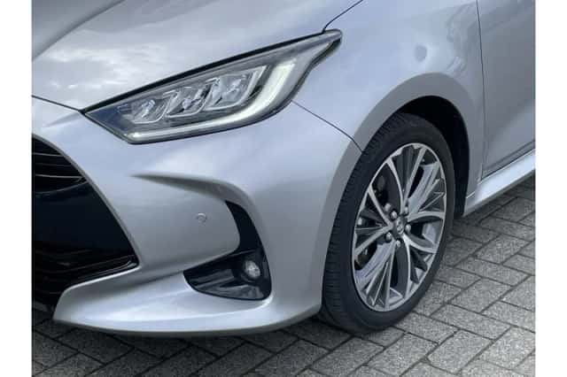 Toyota Yaris (2024) thumbnail 4