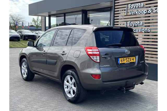 Toyota RAV4 (2012) thumbnail 3