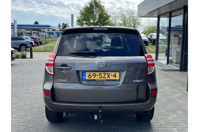 Toyota RAV4 (2012) thumbnail 4