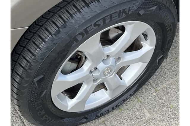 Toyota RAV4 (2012) thumbnail 5