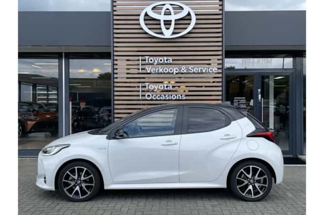 Toyota Yaris (2021) thumbnail 2
