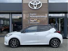 Toyota Yaris (2021) thumbnail 2