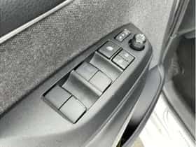 Toyota Yaris (2021) thumbnail 17