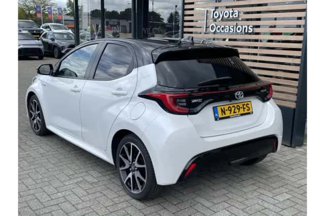 Toyota Yaris (2021) thumbnail 3