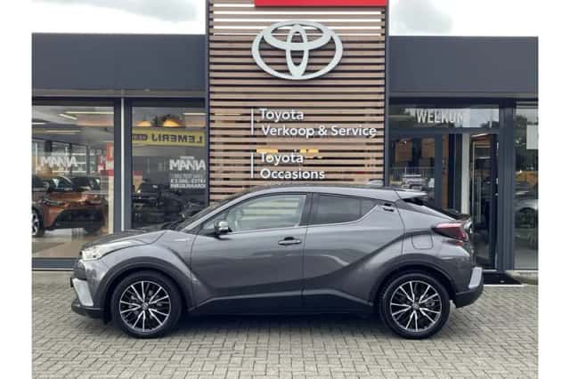 Toyota C-HR (2019) thumbnail 2