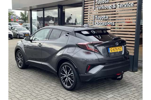 Toyota C-HR (2019) thumbnail 3