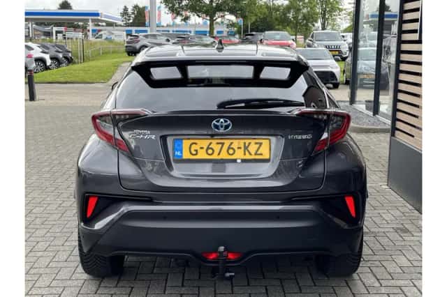 Toyota C-HR (2019) thumbnail 4
