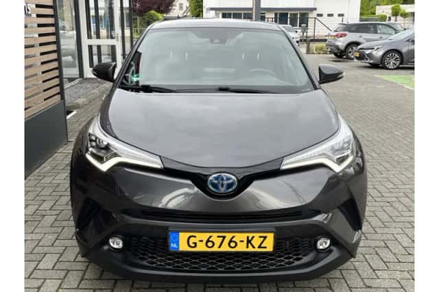 Toyota C-HR (2019) thumbnail 5