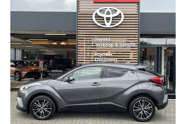 Toyota C-HR (2018) thumbnail 2