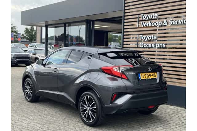 Toyota C-HR (2018) thumbnail 3