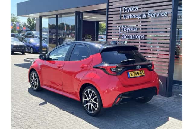 Toyota Yaris (2021) thumbnail 3