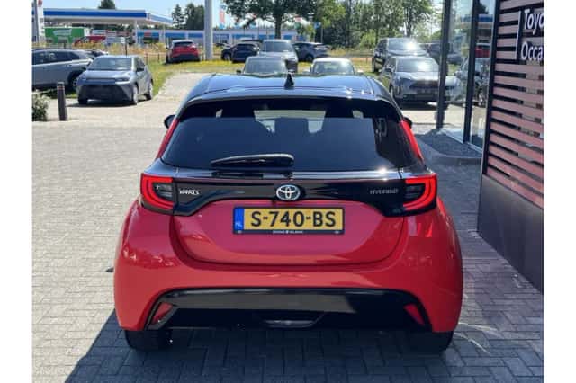 Toyota Yaris (2021) thumbnail 4