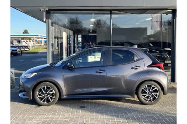 Toyota Yaris (2023) thumbnail 2