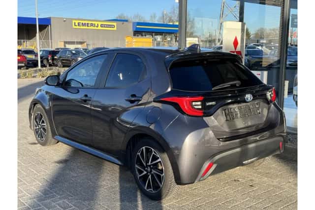 Toyota Yaris (2023) thumbnail 3