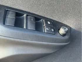 Toyota Yaris (2023) thumbnail 25
