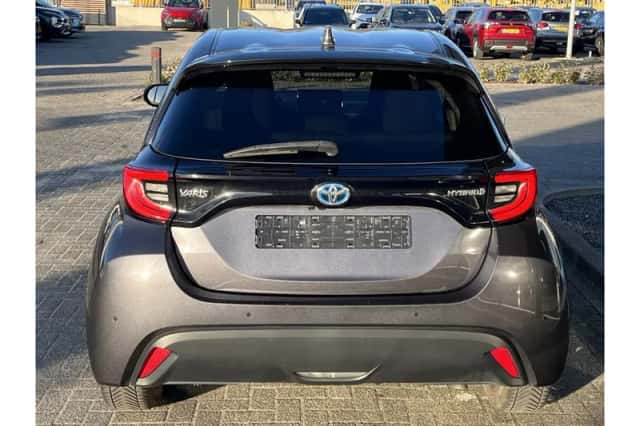 Toyota Yaris (2023) thumbnail 5