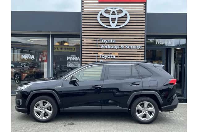 Toyota RAV4 (2022) thumbnail 2