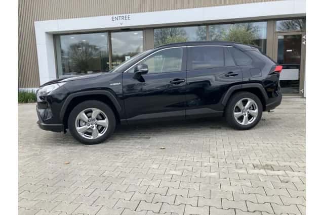 Toyota RAV4 (2022) thumbnail 2