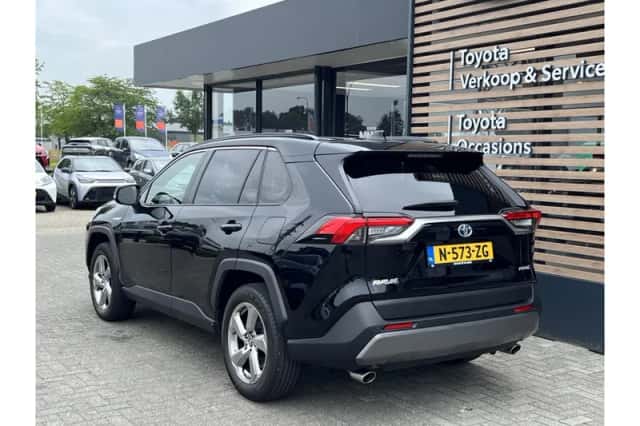 Toyota RAV4 (2022) thumbnail 3