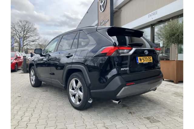 Toyota RAV4 (2022) thumbnail 3