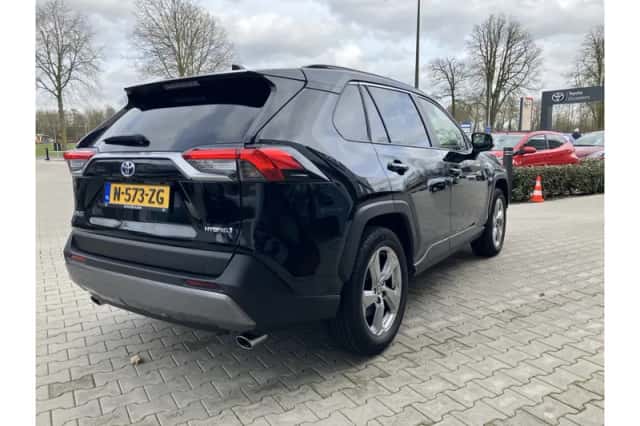 Toyota RAV4 (2022) thumbnail 5