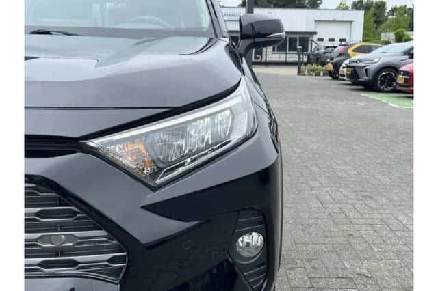 Toyota RAV4 (2022) thumbnail 6