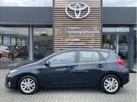 Toyota Auris (2014) thumbnail 2