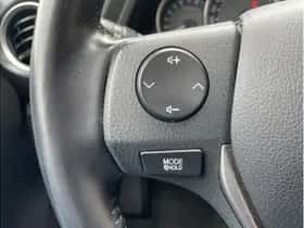 Toyota Auris (2014) thumbnail 11