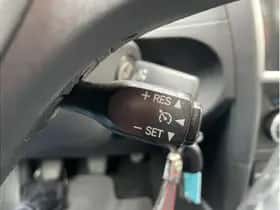 Toyota Auris (2014) thumbnail 12