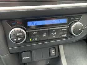 Toyota Auris (2014) thumbnail 14