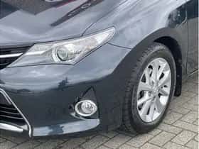 Toyota Auris (2014) thumbnail 4