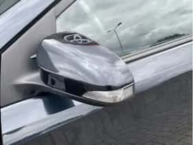 Toyota Auris (2014) thumbnail 5